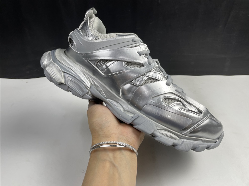 TRIPLE-S SNEAKER